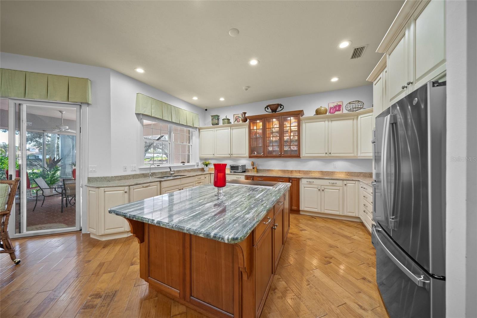 Sarasota, Florida, 34240, United States, 3 Bedrooms Bedrooms, ,3 BathroomsBathrooms,Residential,Active,2007154