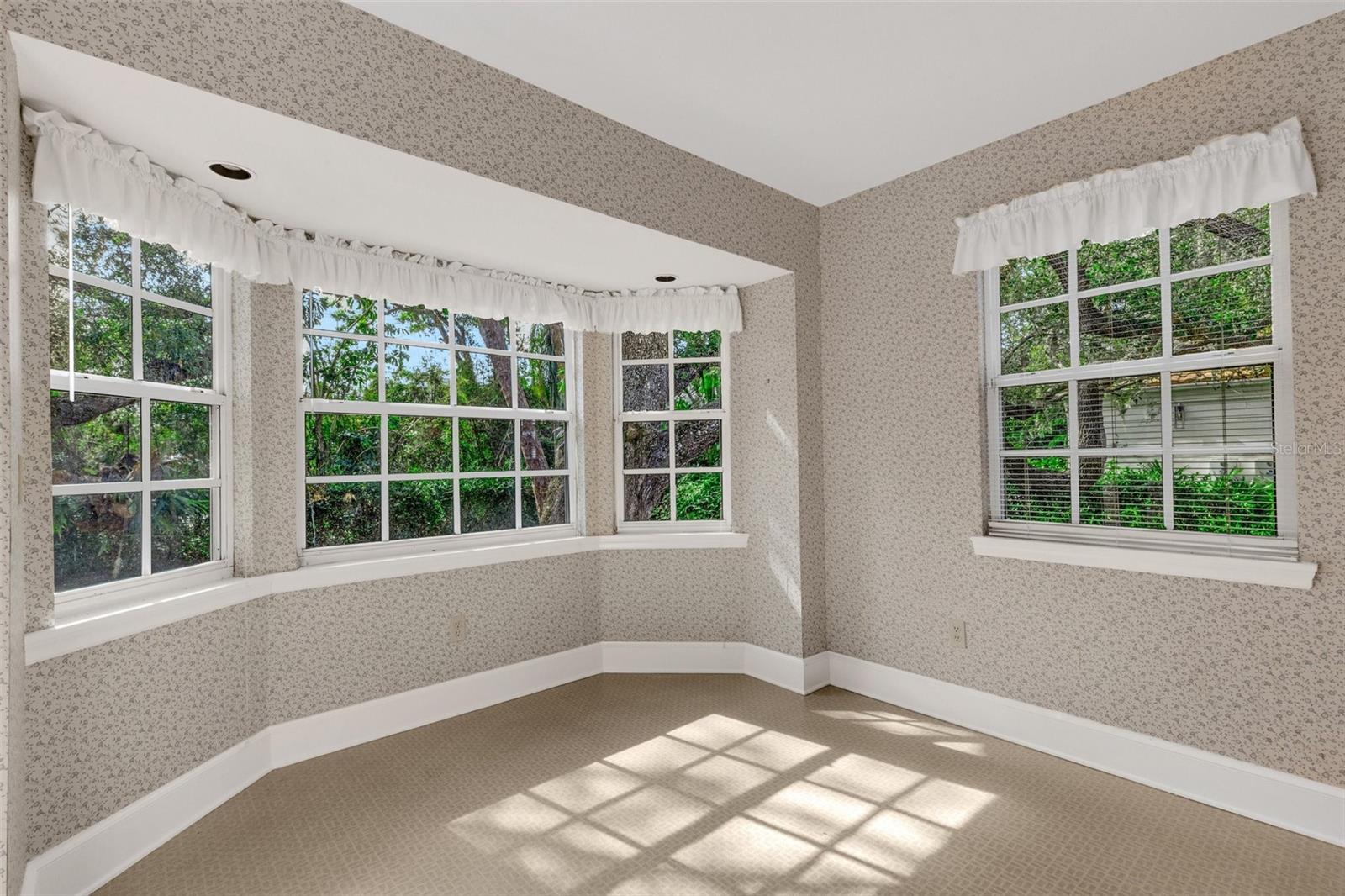 Sarasota, Florida, 34239, United States, 3 Bedrooms Bedrooms, ,3 BathroomsBathrooms,Residential,Active,1702413