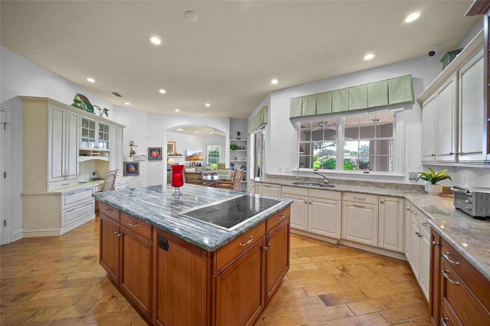 Sarasota, Florida, 34240, United States, 3 Bedrooms Bedrooms, ,3 BathroomsBathrooms,Residential,Active,2007154