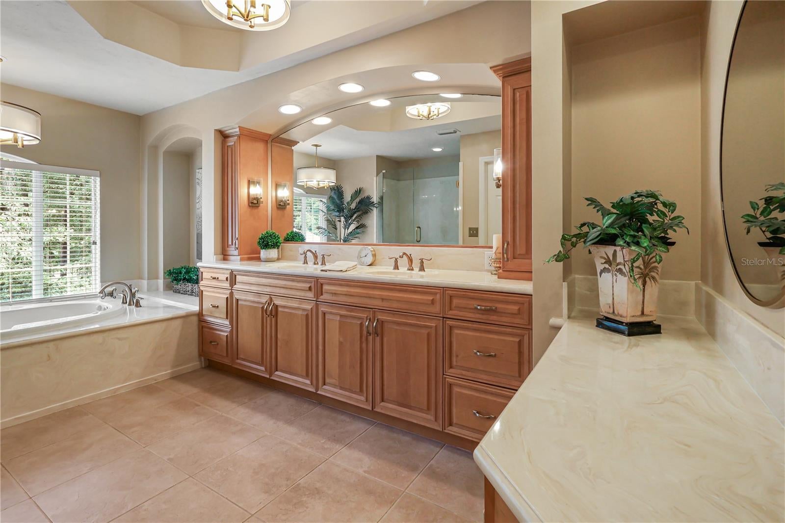 Gainesville, Florida, 32608, United States, ,5 BathroomsBathrooms,Residential,Active,1799404