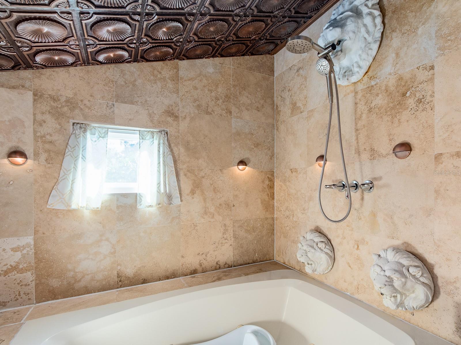 St Petersburg, Florida, 33705, United States, 6 Bedrooms Bedrooms, ,4 BathroomsBathrooms,Residential,Active,1986869