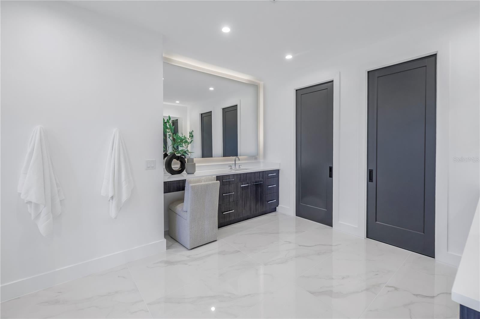 St Petersburg, Florida, 33703, United States, 5 Bedrooms Bedrooms, ,6 BathroomsBathrooms,Residential,Active,1703441
