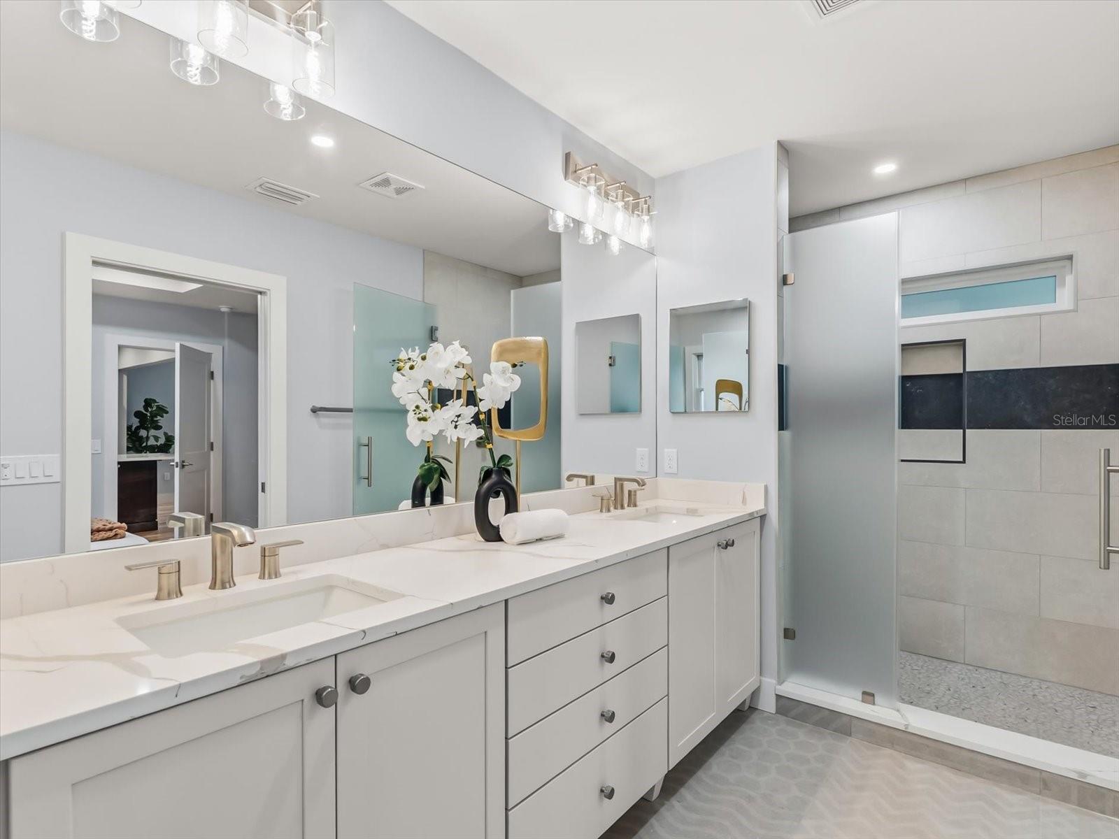 Orlando, Florida, 32801, United States, 4 Bedrooms Bedrooms, ,3 BathroomsBathrooms,Residential,Active,1972164