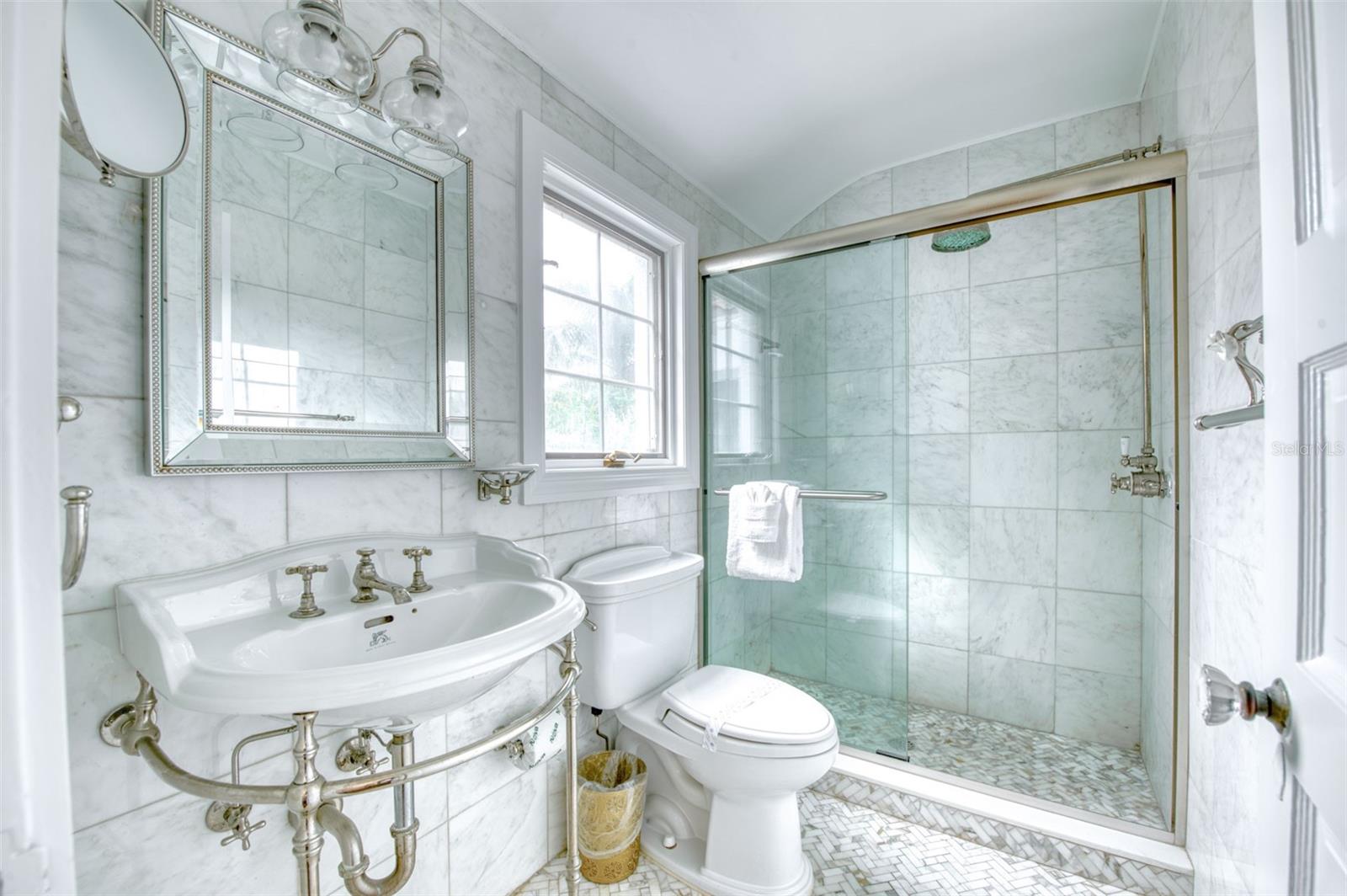 Sarasota, Florida, 34236, United States, 4 Bedrooms Bedrooms, ,4 BathroomsBathrooms,Residential,Active,2045025