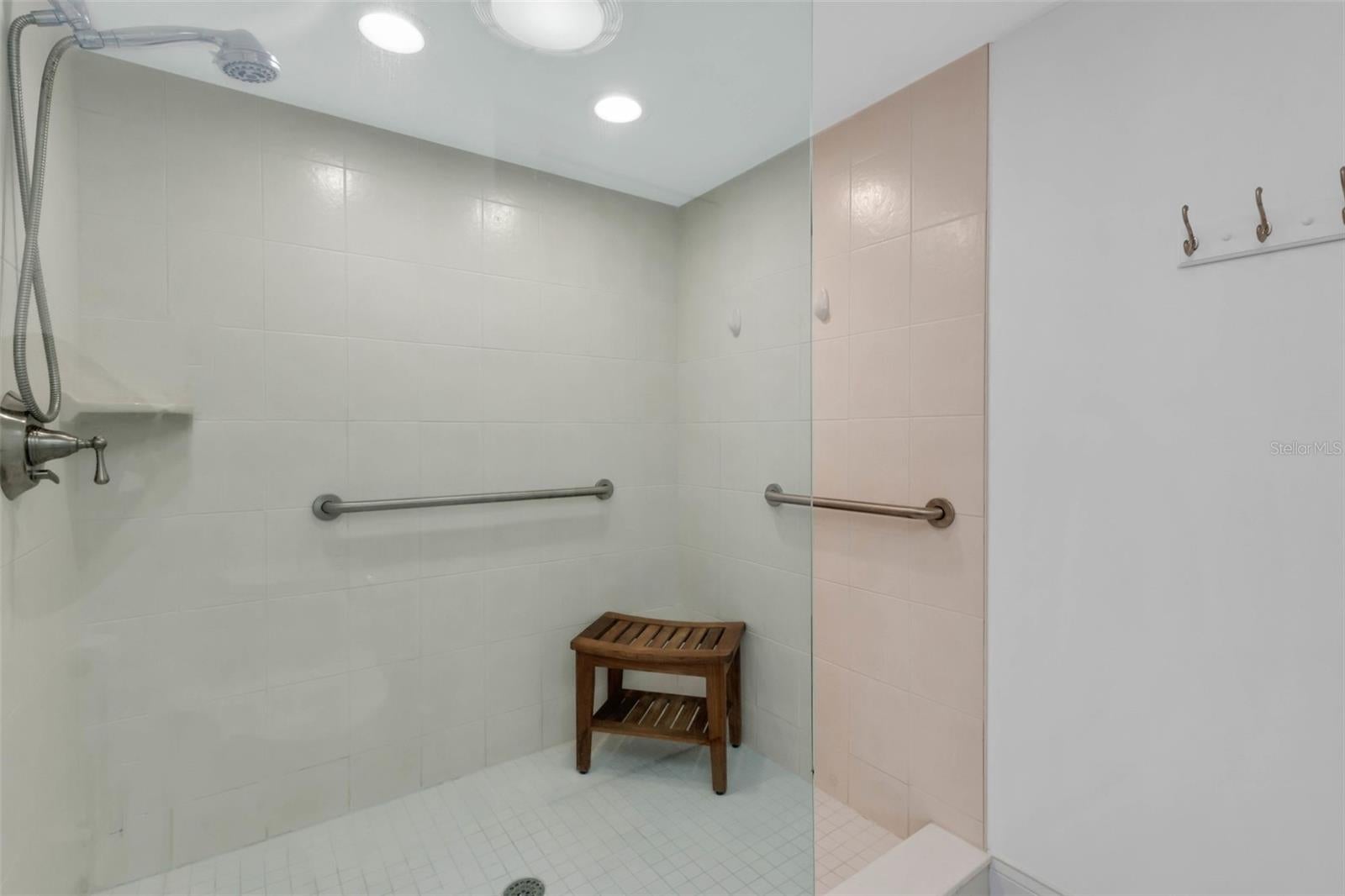 Sarasota, Florida, 34236, United States, 2 Bedrooms Bedrooms, ,2 BathroomsBathrooms,Residential,Active,1963403