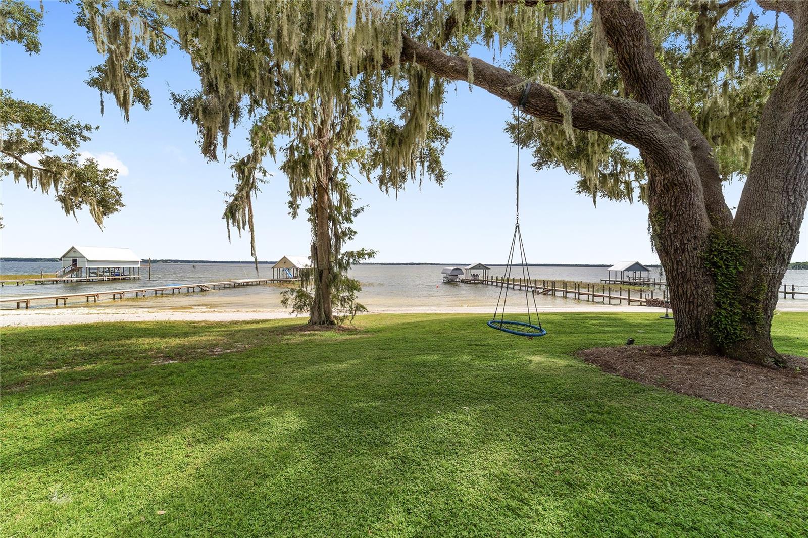 Ocklawaha, Florida, 32179, United States, 5 Bedrooms Bedrooms, ,4 BathroomsBathrooms,Residential,Active,1944075