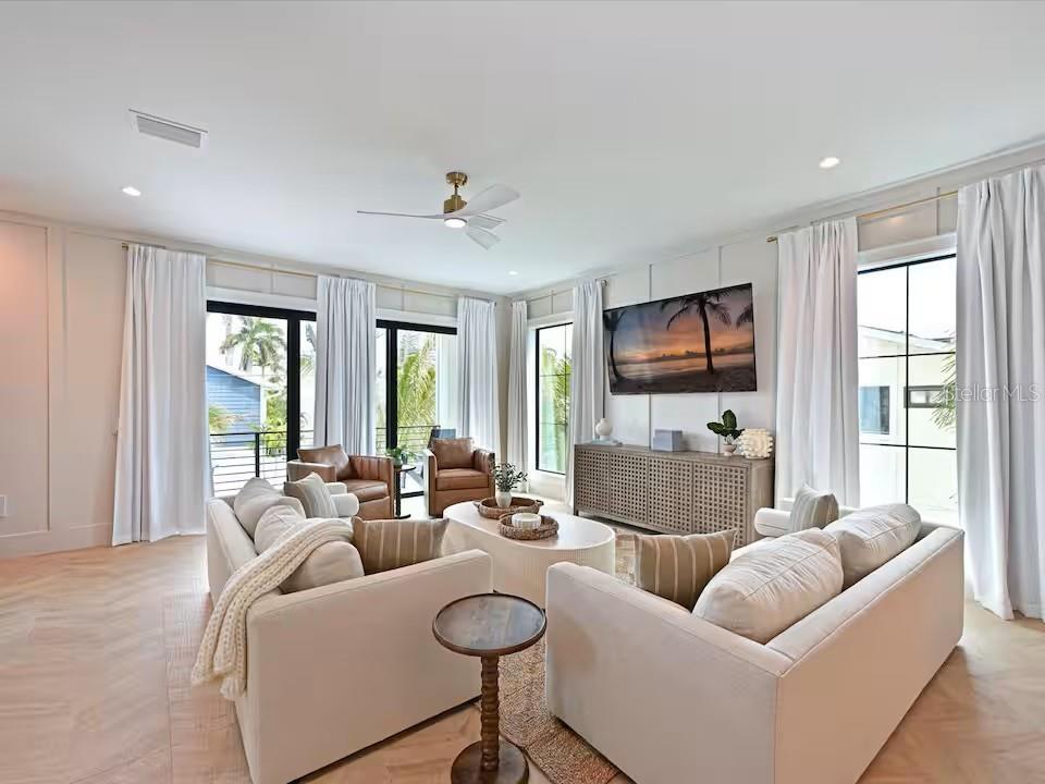 Bradenton Beach, Florida, 34217, United States, 4 Bedrooms Bedrooms, ,5 BathroomsBathrooms,Residential,Active,2044169