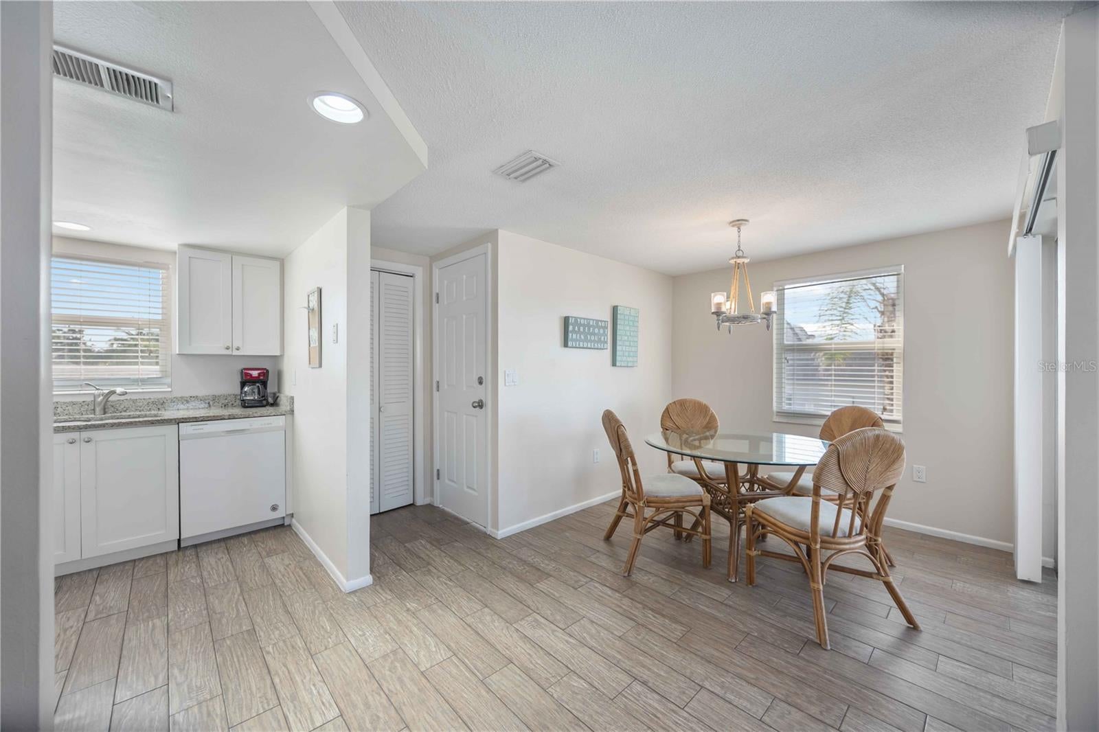 Sarasota, Florida, 34242, United States, 4 Bedrooms Bedrooms, ,3 BathroomsBathrooms,Residential,Active,1905468