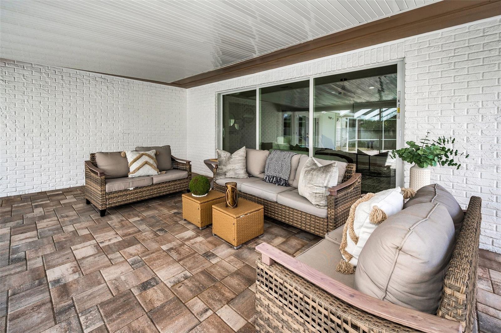 Tampa, Florida, 33609, United States, 4 Bedrooms Bedrooms, ,4 BathroomsBathrooms,Residential,Active,1880304