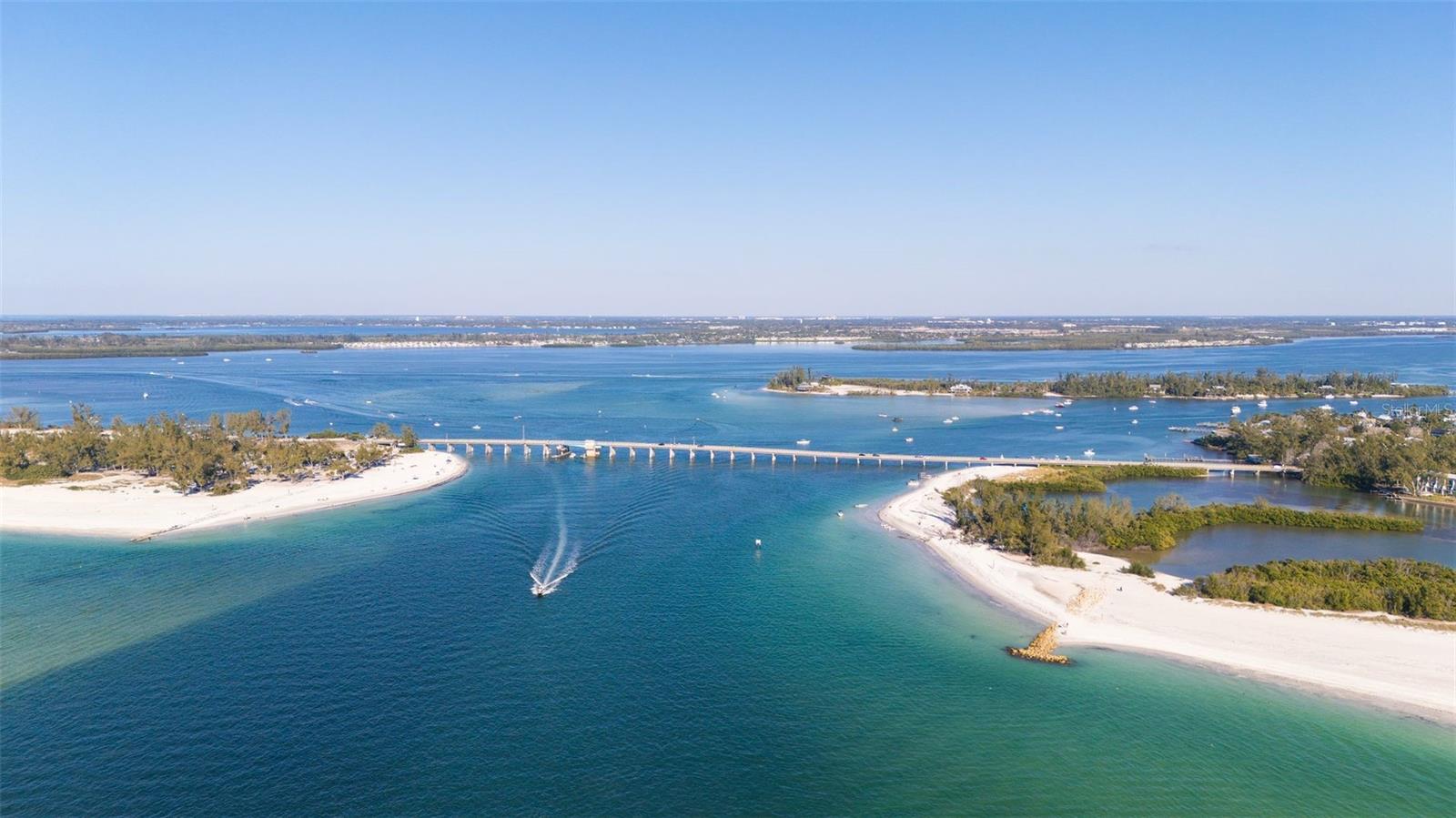 Holmes Beach, Florida, 34217, United States, 1 Bedroom Bedrooms, ,1 BathroomBathrooms,Residential,Active,1971768