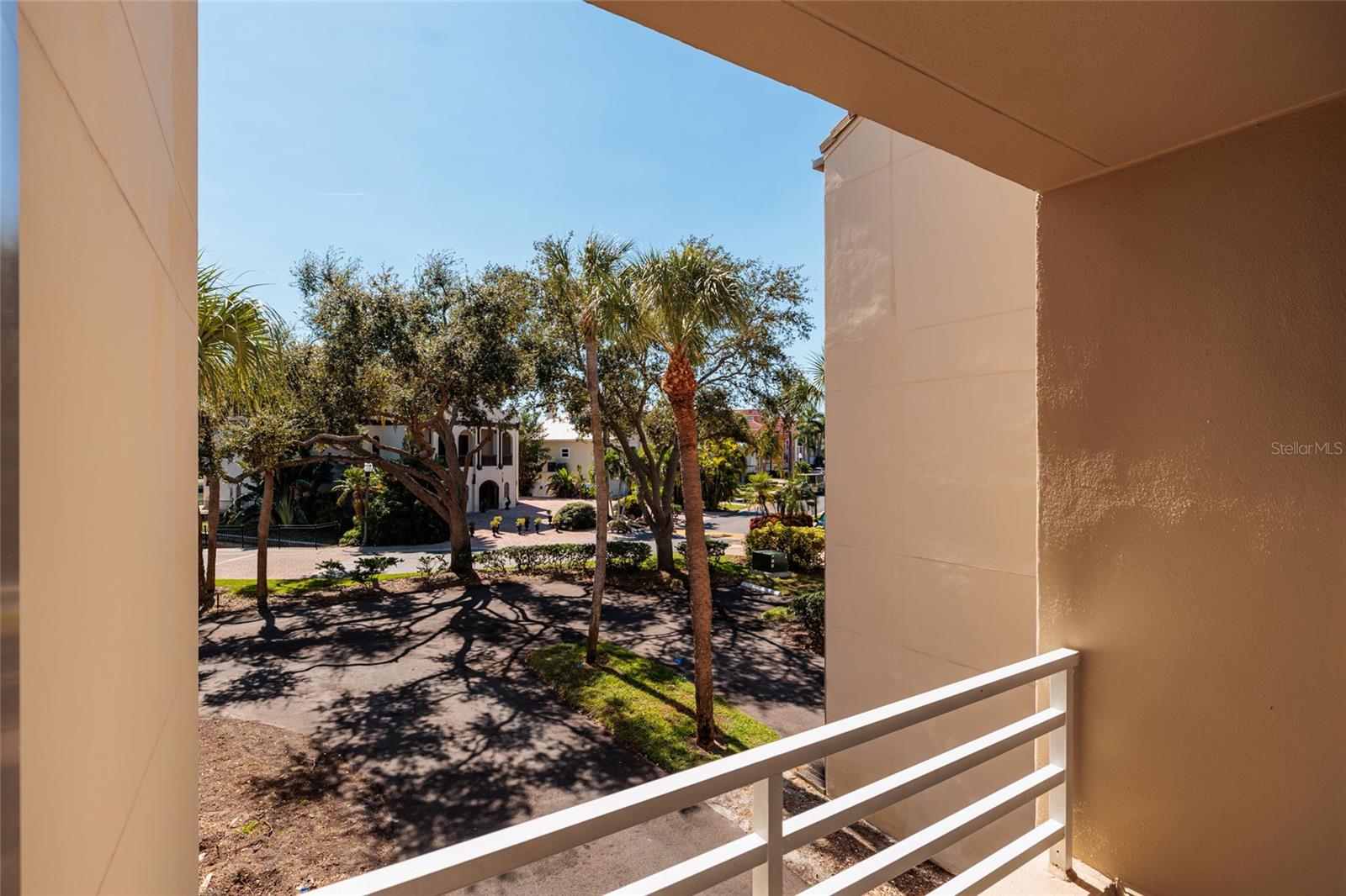St Petersburg, Florida, 33707, United States, 4 Bedrooms Bedrooms, ,5 BathroomsBathrooms,Residential,Active,1985578