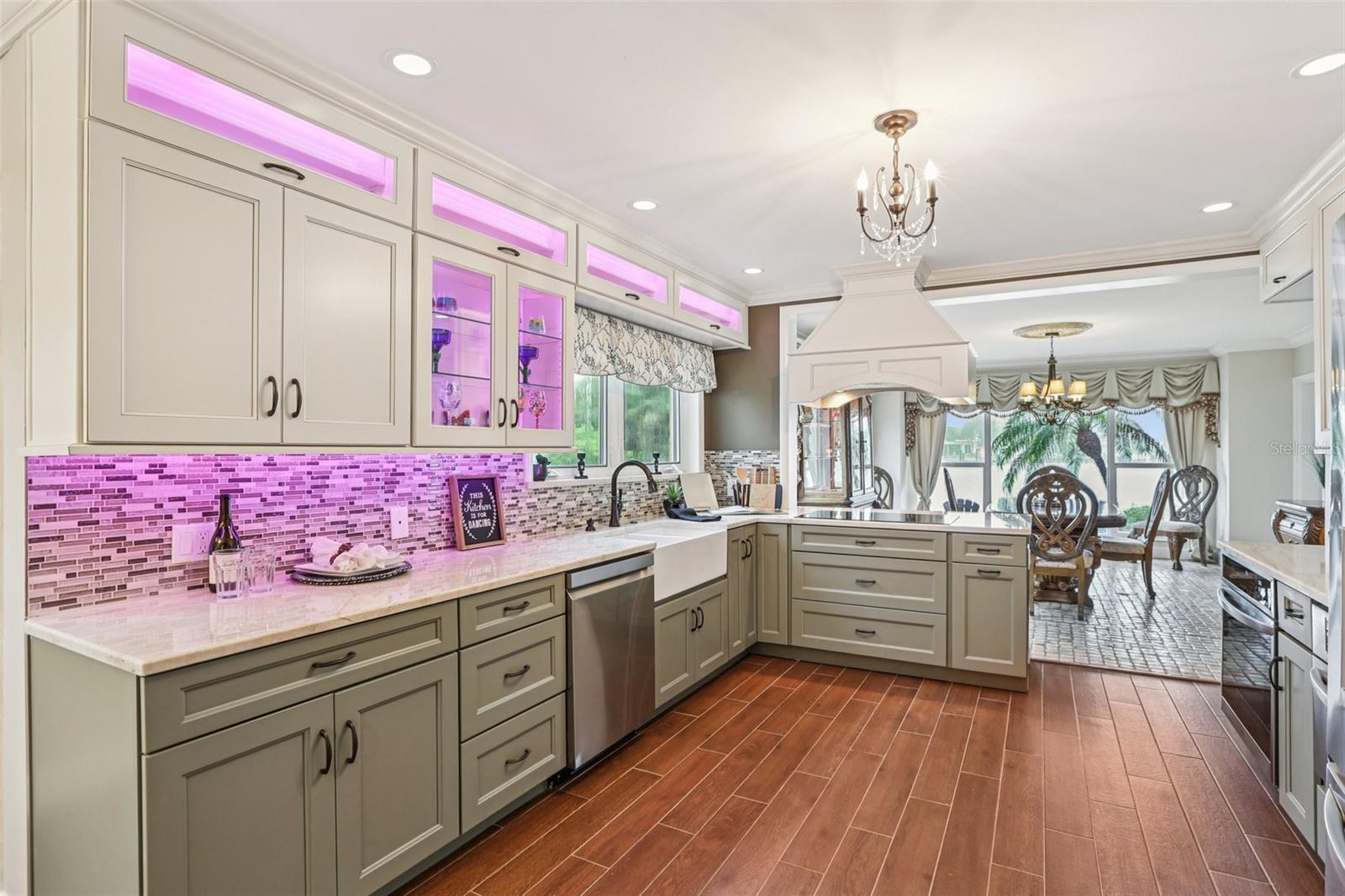St Petersburg, Florida, 33705, United States, 4 Bedrooms Bedrooms, ,4 BathroomsBathrooms,Residential,Active,1927682