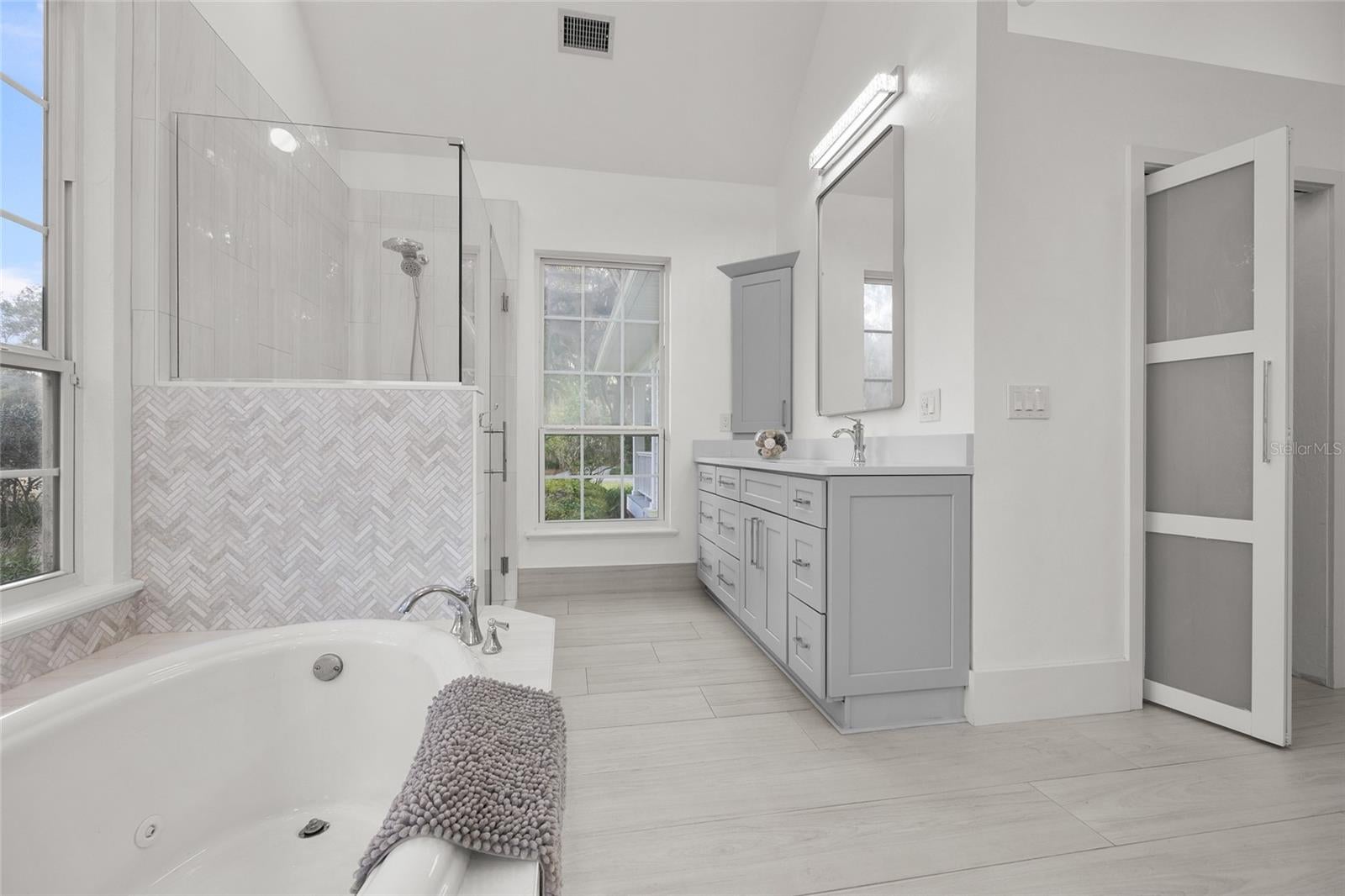 Alachua, Florida, 32615, United States, 5 Bedrooms Bedrooms, ,7 BathroomsBathrooms,Residential,Active,2009170