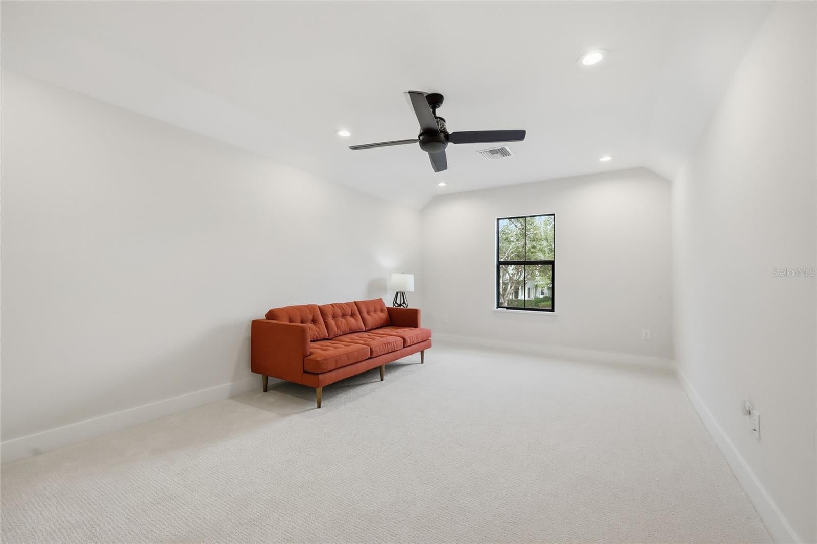 Winter Garden, Florida, 34787, United States, 5 Bedrooms Bedrooms, ,3 BathroomsBathrooms,Residential,Active,2009833