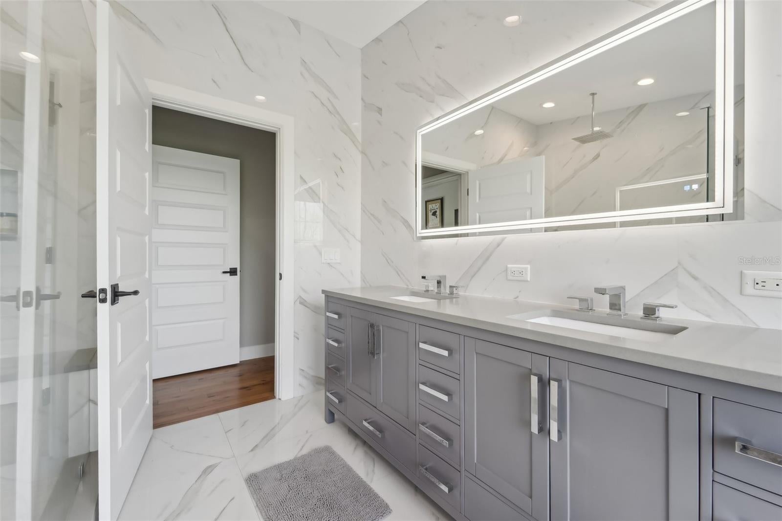 Longboat Key, Florida, 34228, United States, 3 Bedrooms Bedrooms, ,3 BathroomsBathrooms,Residential,Active,1993956