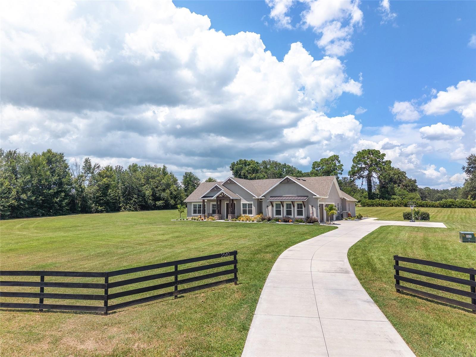 Oxford, Florida, 34484, United States, 4 Bedrooms Bedrooms, ,3 BathroomsBathrooms,Residential,Active,1936399