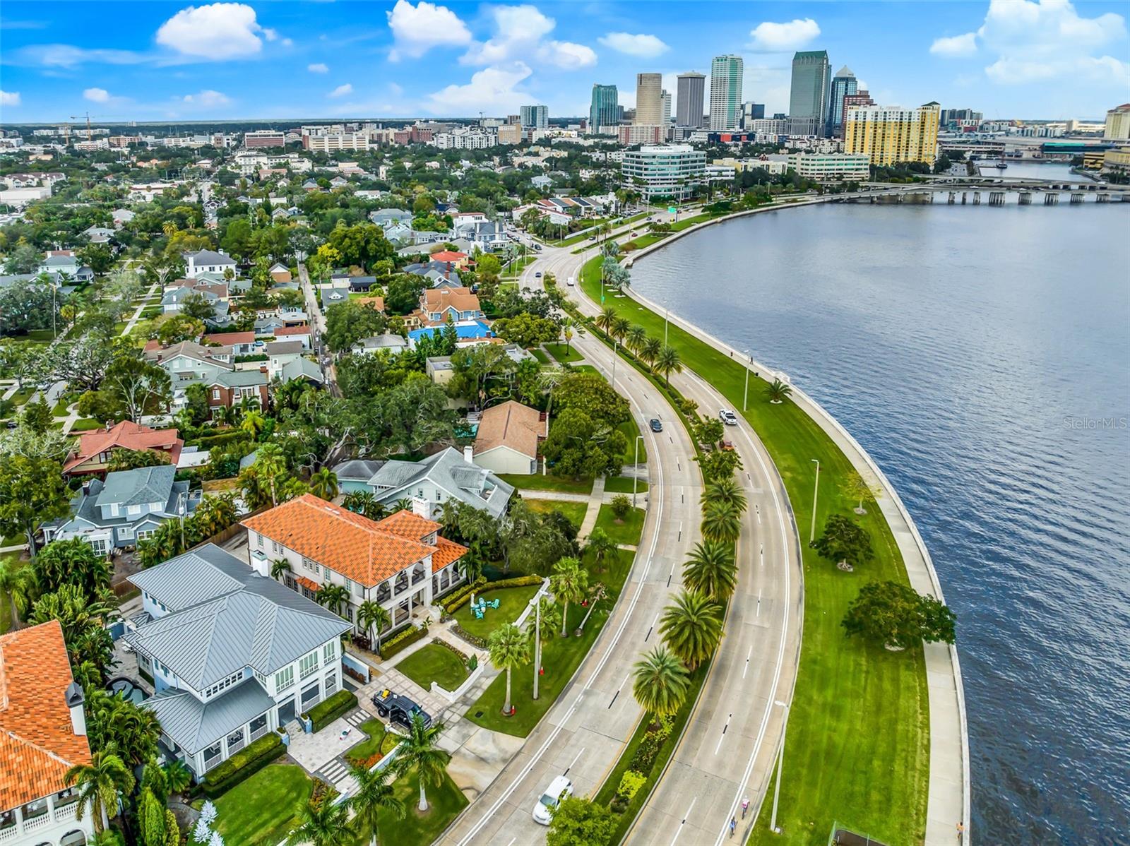 Tampa, Florida, 33606, United States, 4 Bedrooms Bedrooms, ,4 BathroomsBathrooms,Residential,Pending,1987252