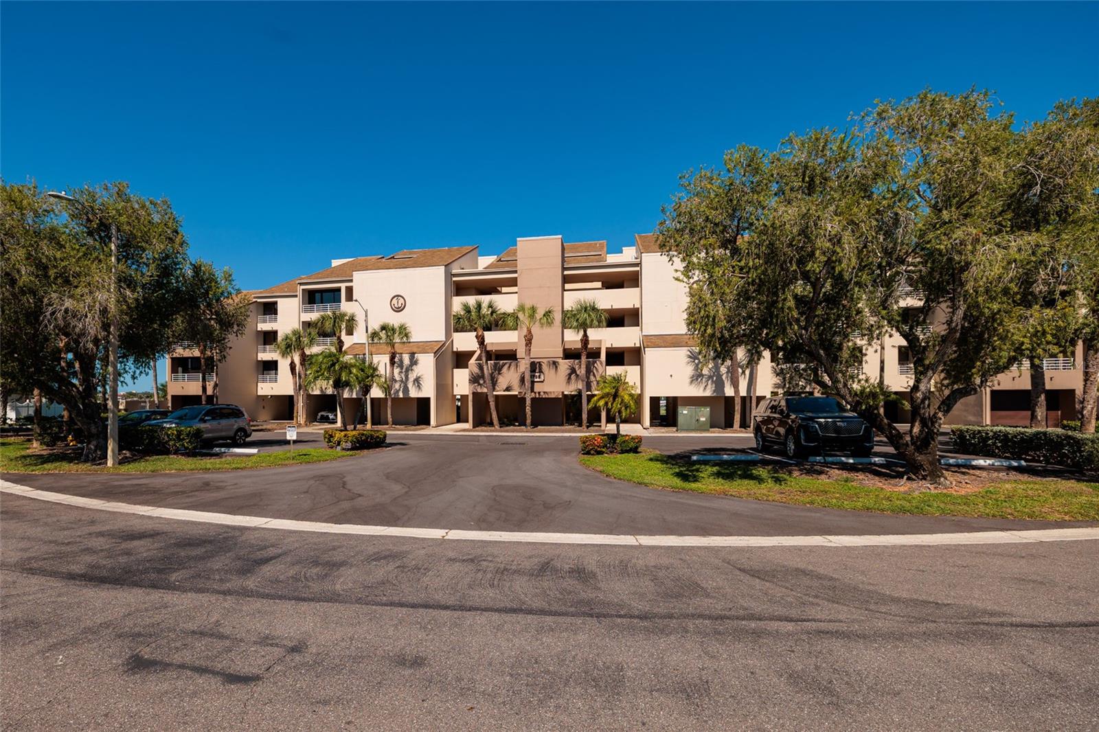 St Petersburg, Florida, 33707, United States, 4 Bedrooms Bedrooms, ,5 BathroomsBathrooms,Residential,Active,1985578