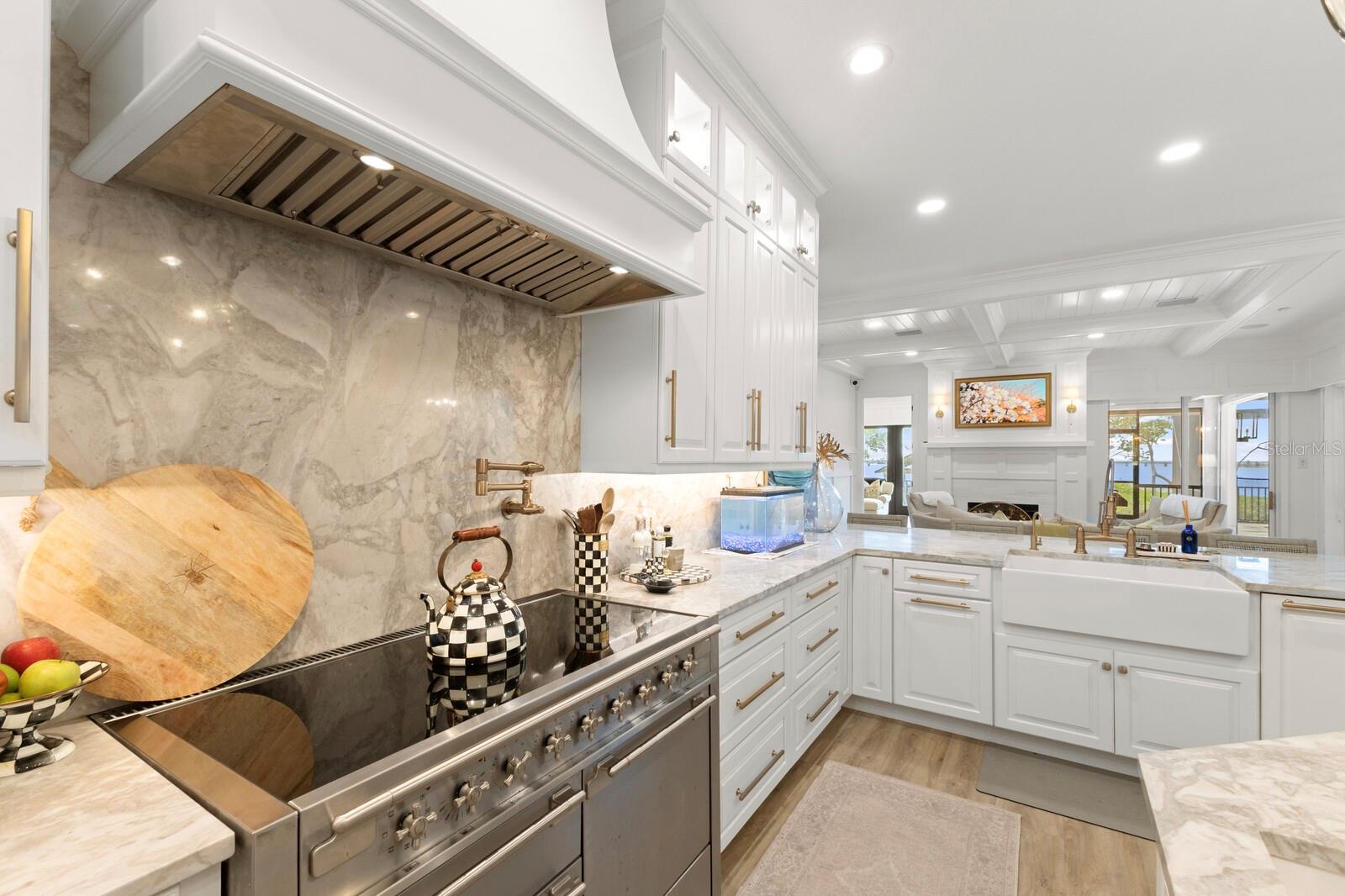 Bradenton, Florida, 34209, United States, 5 Bedrooms Bedrooms, ,6 BathroomsBathrooms,Residential,Active,1800164