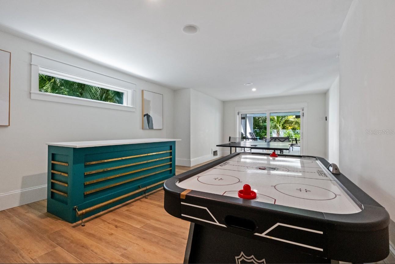 Anna Maria, Florida, 34216, United States, 6 Bedrooms Bedrooms, ,7 BathroomsBathrooms,Residential,Active,1988729