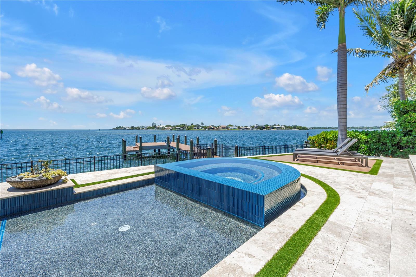 St Petersburg, Florida, 33705, United States, 5 Bedrooms Bedrooms, ,4 BathroomsBathrooms,Residential,Pending,2045504