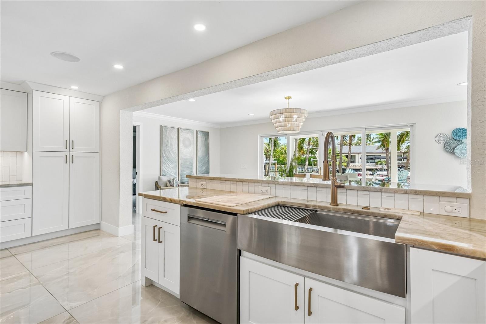 St Petersburg, Florida, 33703, United States, 5 Bedrooms Bedrooms, ,3 BathroomsBathrooms,Residential,Active,2051998