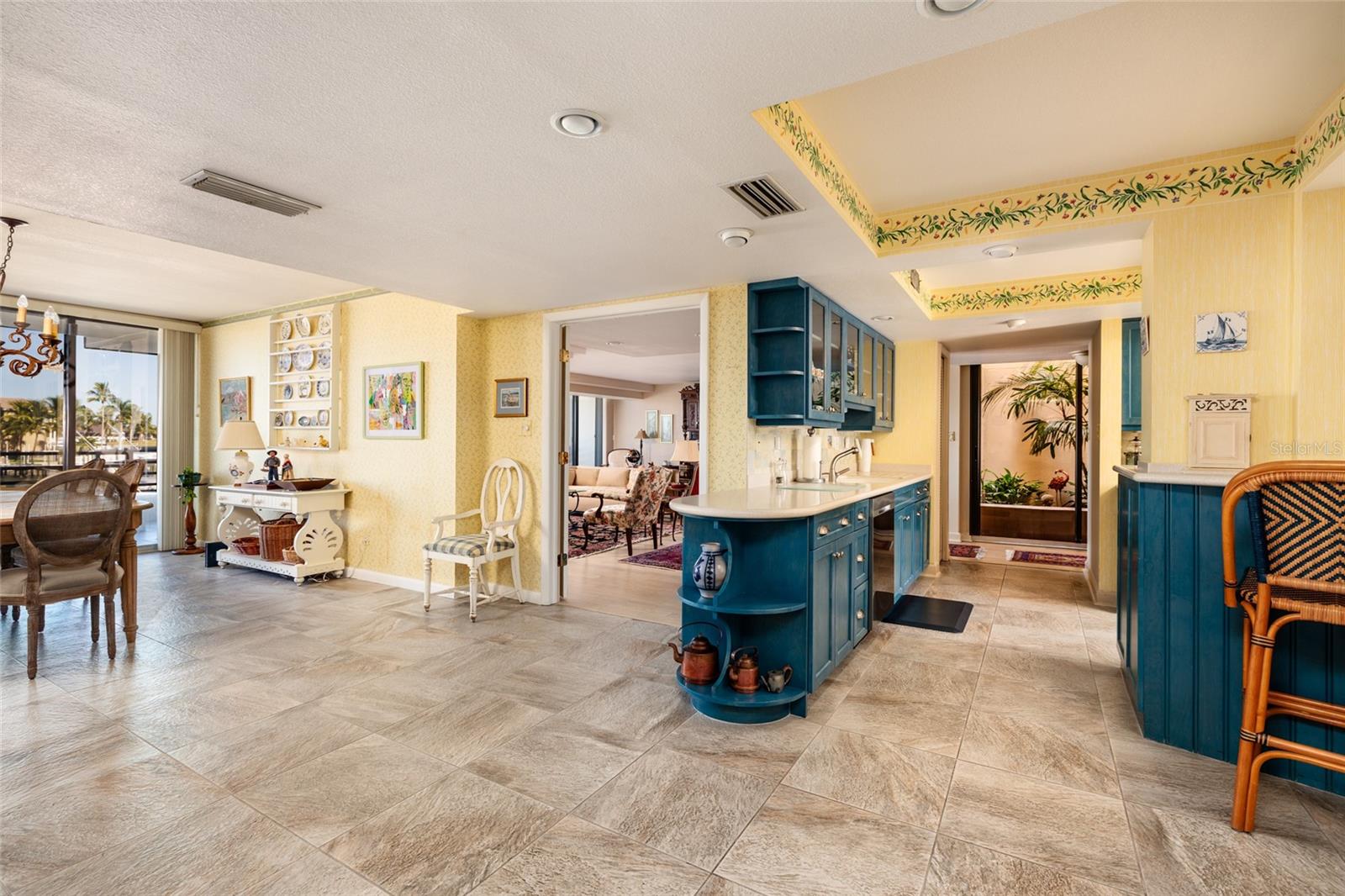 St Petersburg, Florida, 33707, United States, 4 Bedrooms Bedrooms, ,5 BathroomsBathrooms,Residential,Active,1985578