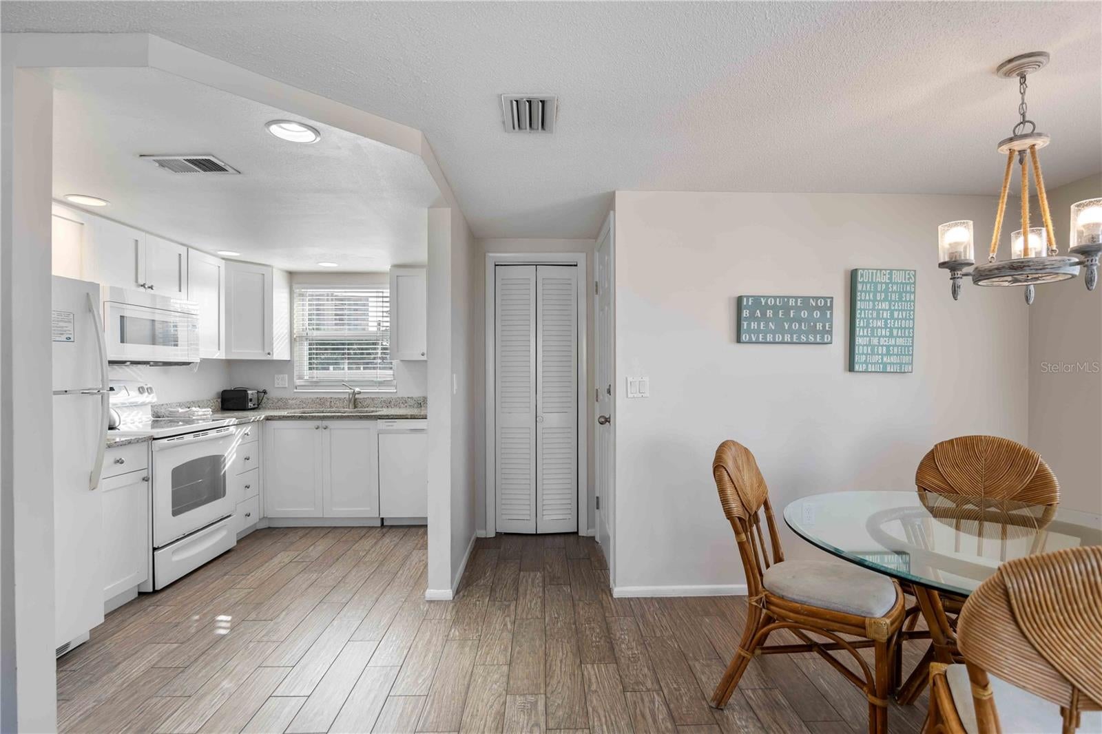 Sarasota, Florida, 34242, United States, 4 Bedrooms Bedrooms, ,3 BathroomsBathrooms,Residential,Active,1905468