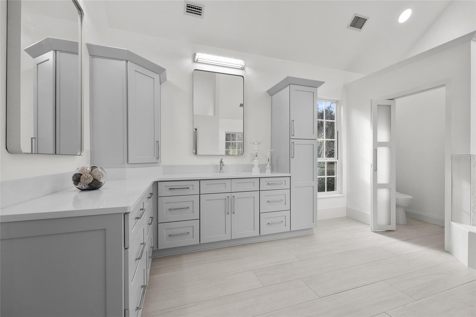 Alachua, Florida, 32615, United States, 5 Bedrooms Bedrooms, ,7 BathroomsBathrooms,Residential,Active,2009170