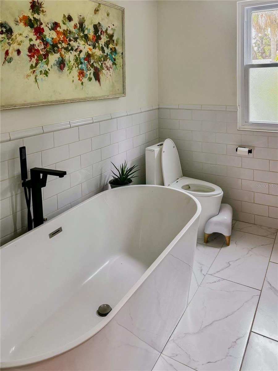 St Petersburg, Florida, 33705, United States, 6 Bedrooms Bedrooms, ,4 BathroomsBathrooms,Residential,Active,1986869