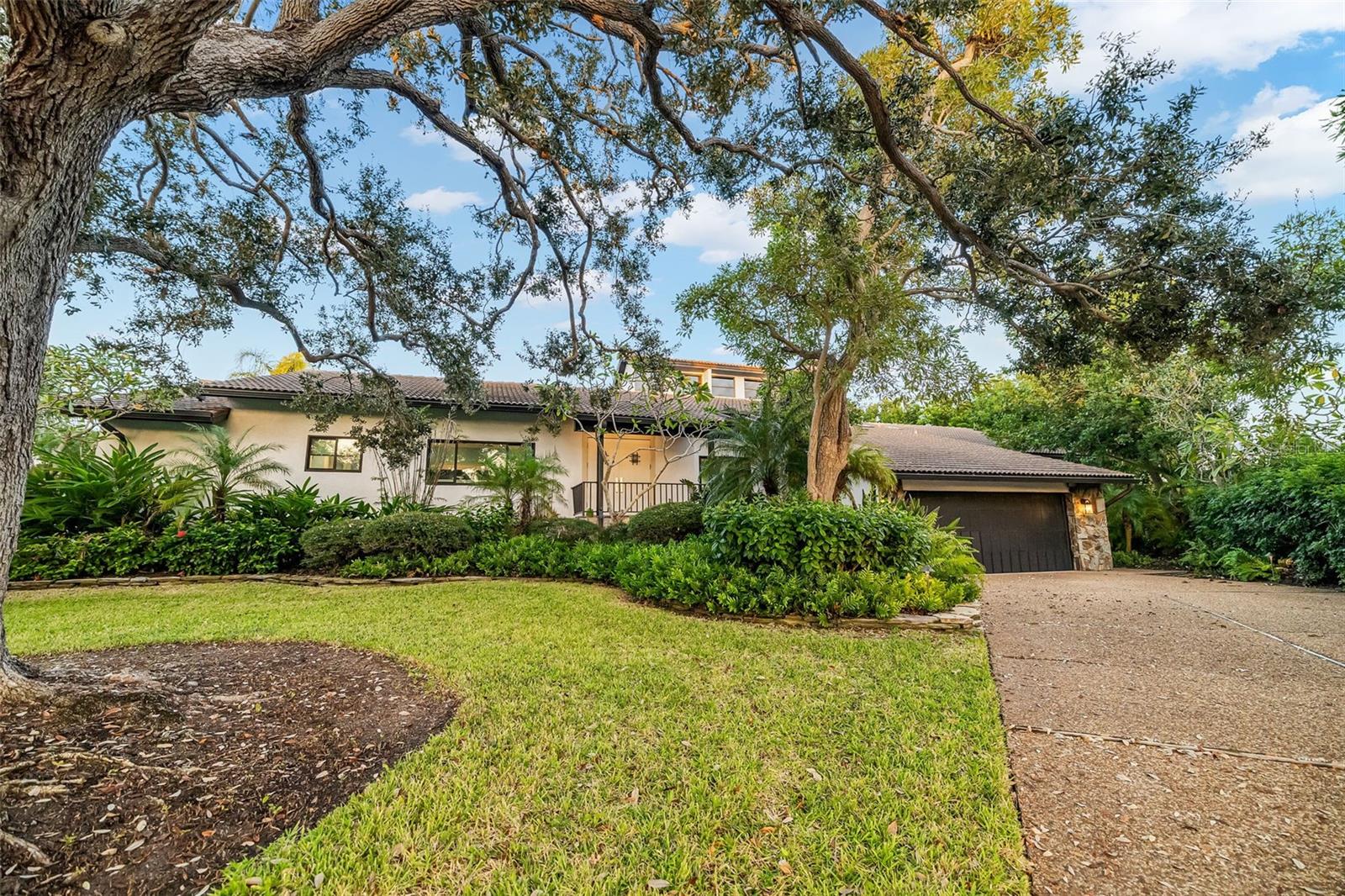 Longboat Key, Florida, 34228, United States, 3 Bedrooms Bedrooms, ,4 BathroomsBathrooms,Residential,Active,1995265