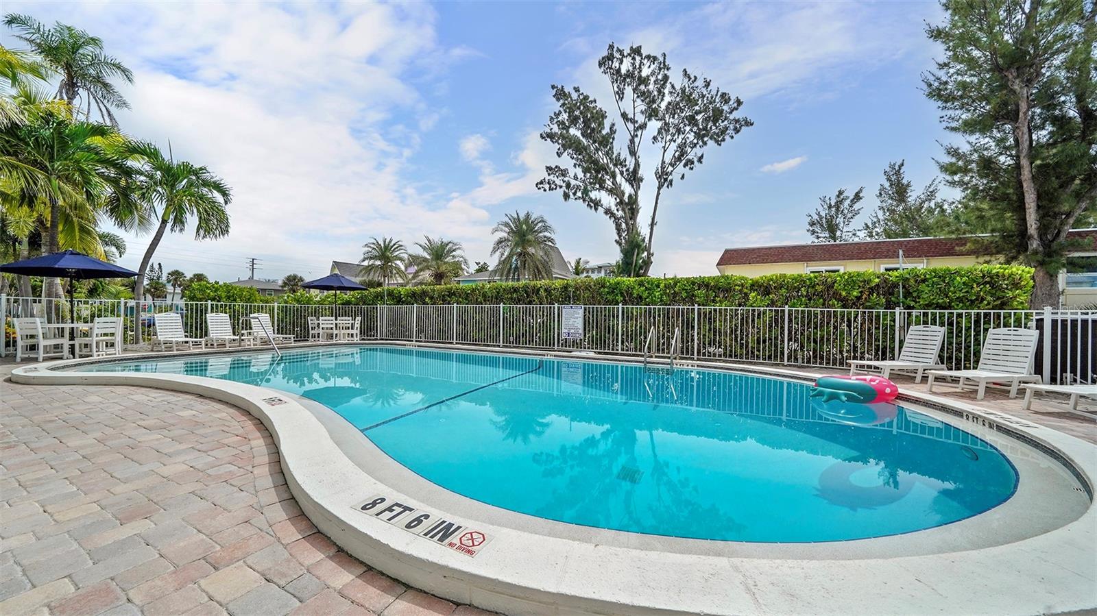 Holmes Beach, Florida, 34217, United States, 1 Bedroom Bedrooms, ,1 BathroomBathrooms,Residential,Active,1971768