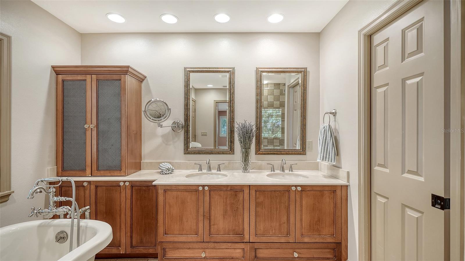 Sarasota, Florida, 34239, United States, 3 Bedrooms Bedrooms, ,3 BathroomsBathrooms,Residential,Active,2013163