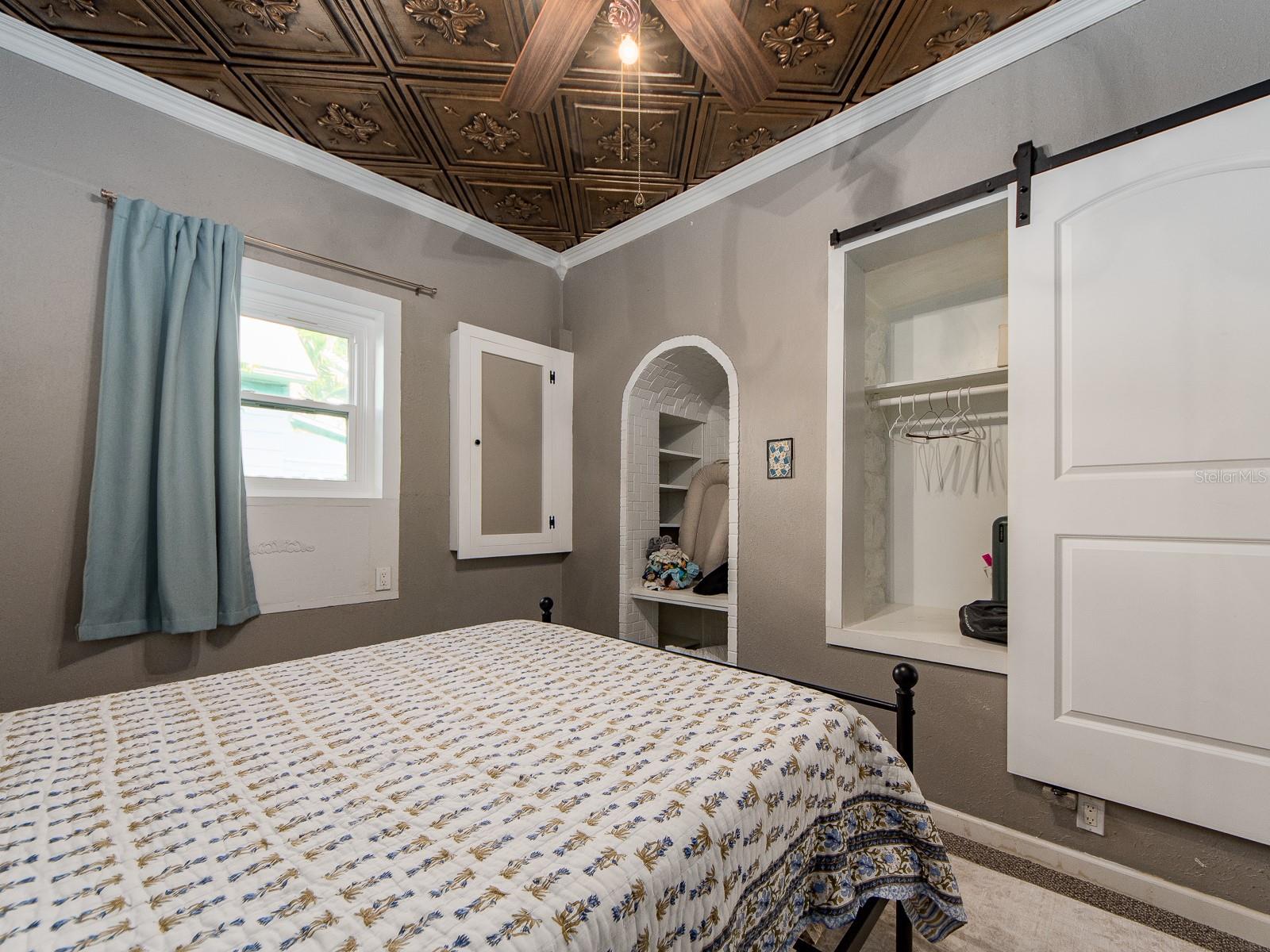 St Petersburg, Florida, 33705, United States, 6 Bedrooms Bedrooms, ,4 BathroomsBathrooms,Residential,Active,1986869