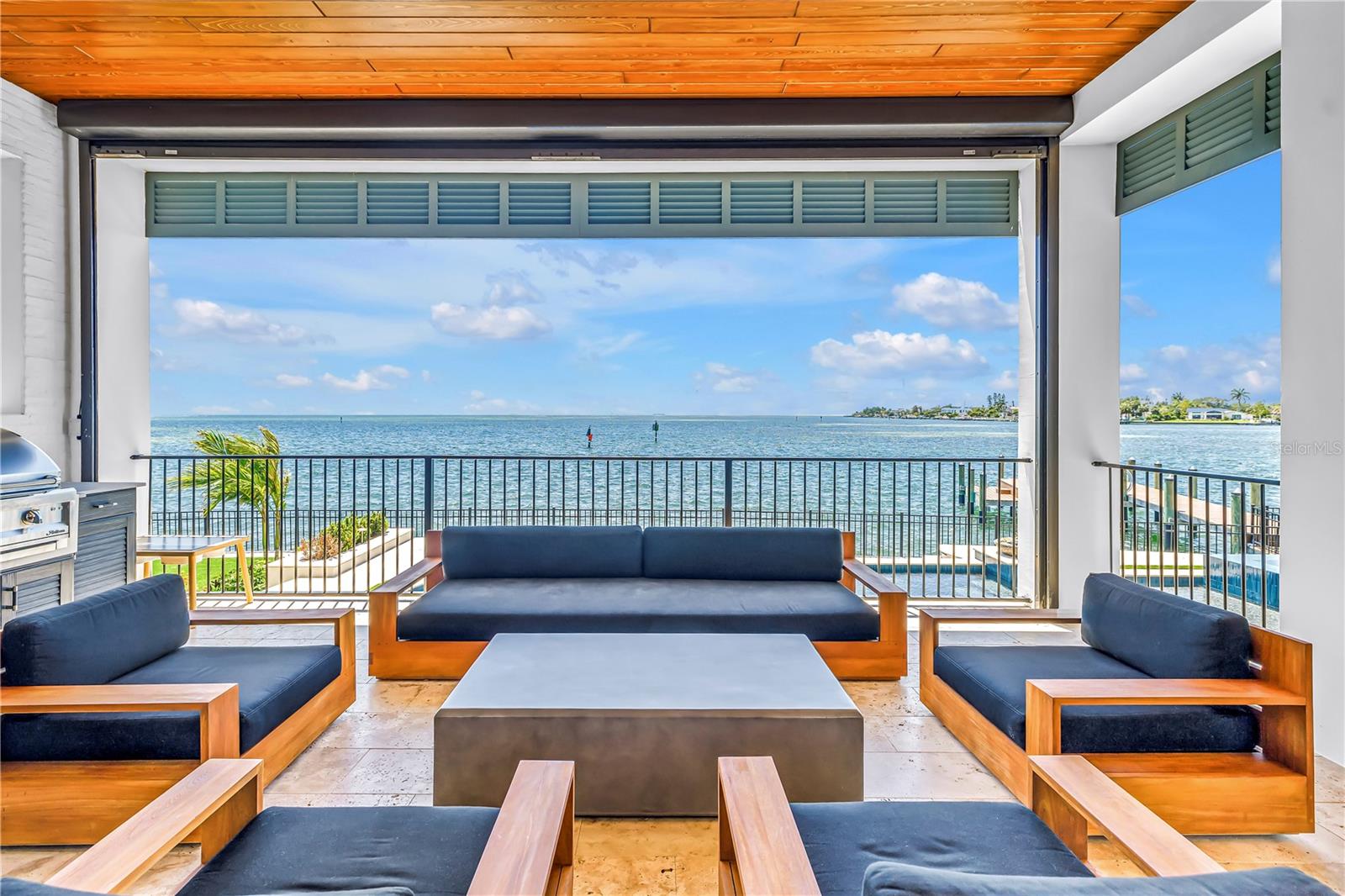 St Petersburg, Florida, 33705, United States, 5 Bedrooms Bedrooms, ,4 BathroomsBathrooms,Residential,Pending,2045504