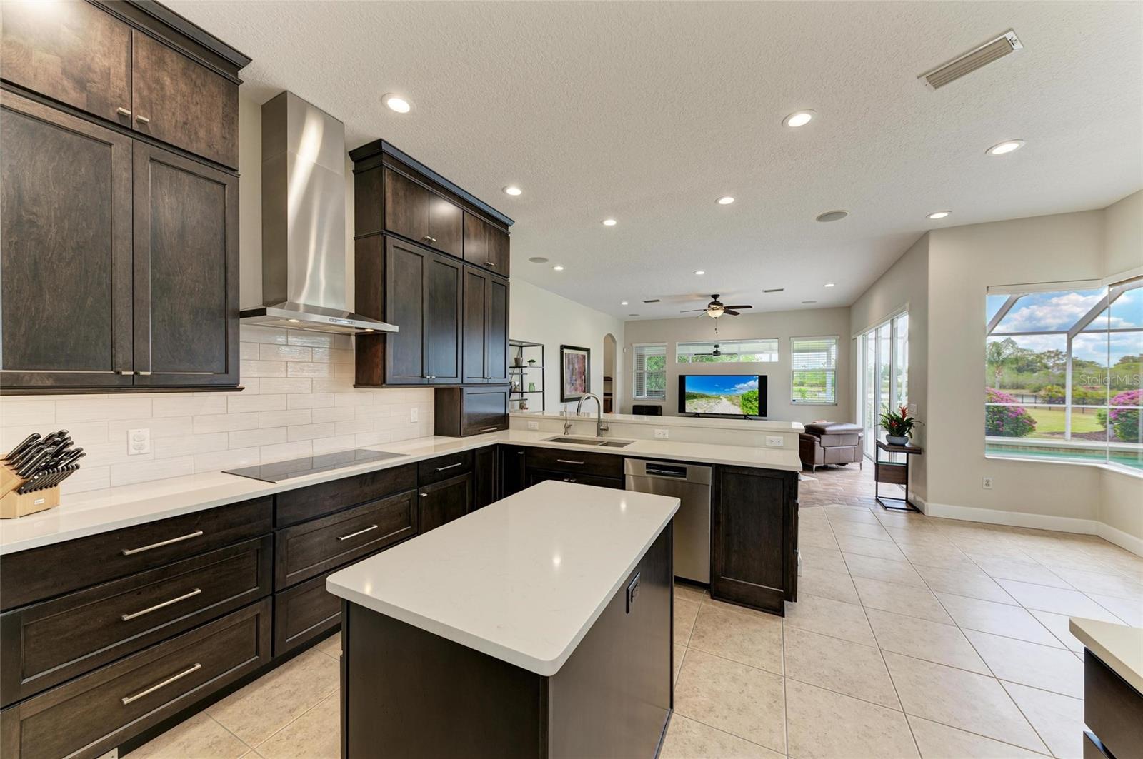 Bradenton, Florida, 34202, United States, 4 Bedrooms Bedrooms, ,4 BathroomsBathrooms,Residential,Active,1801045