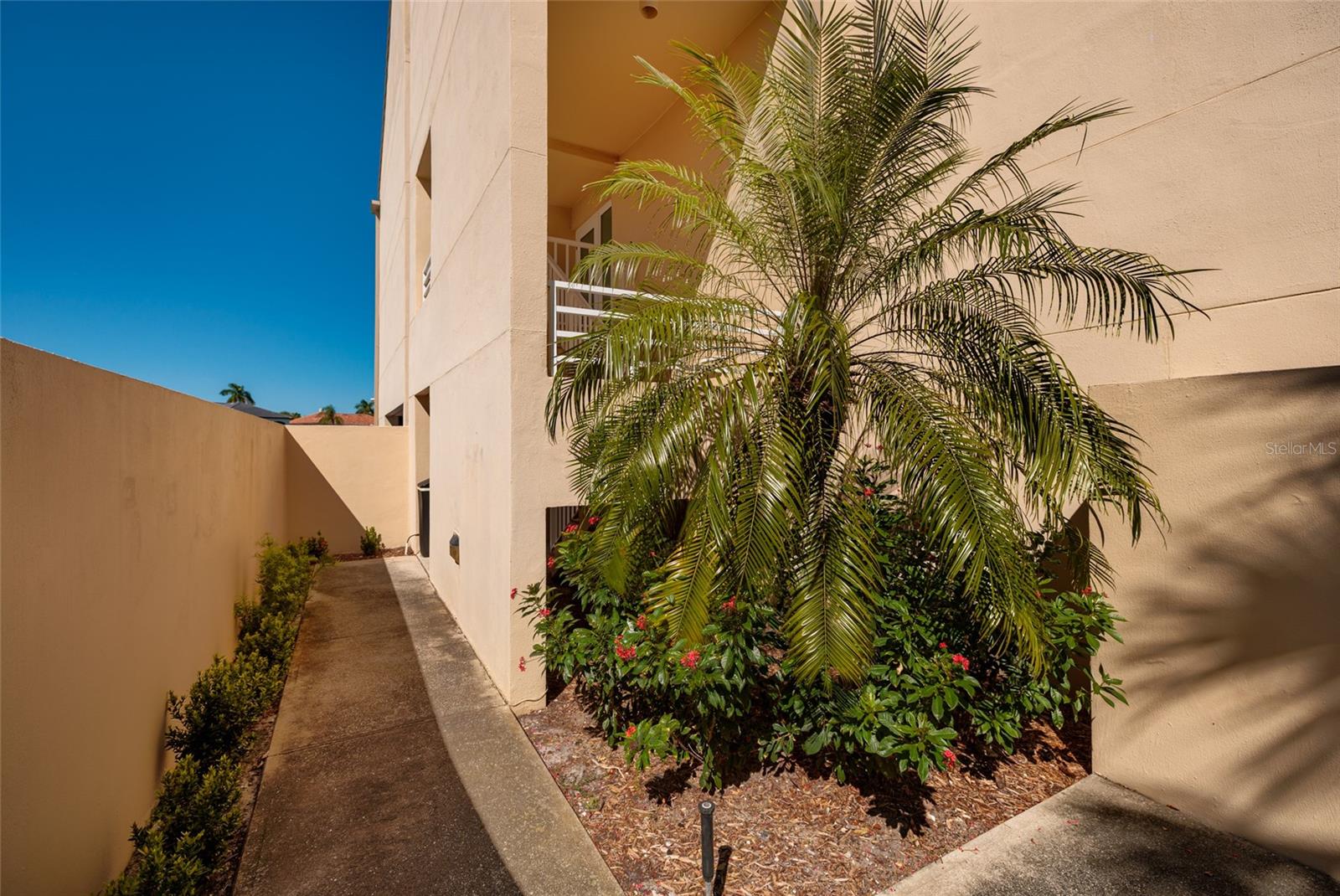 St Petersburg, Florida, 33707, United States, 4 Bedrooms Bedrooms, ,5 BathroomsBathrooms,Residential,Active,1985578