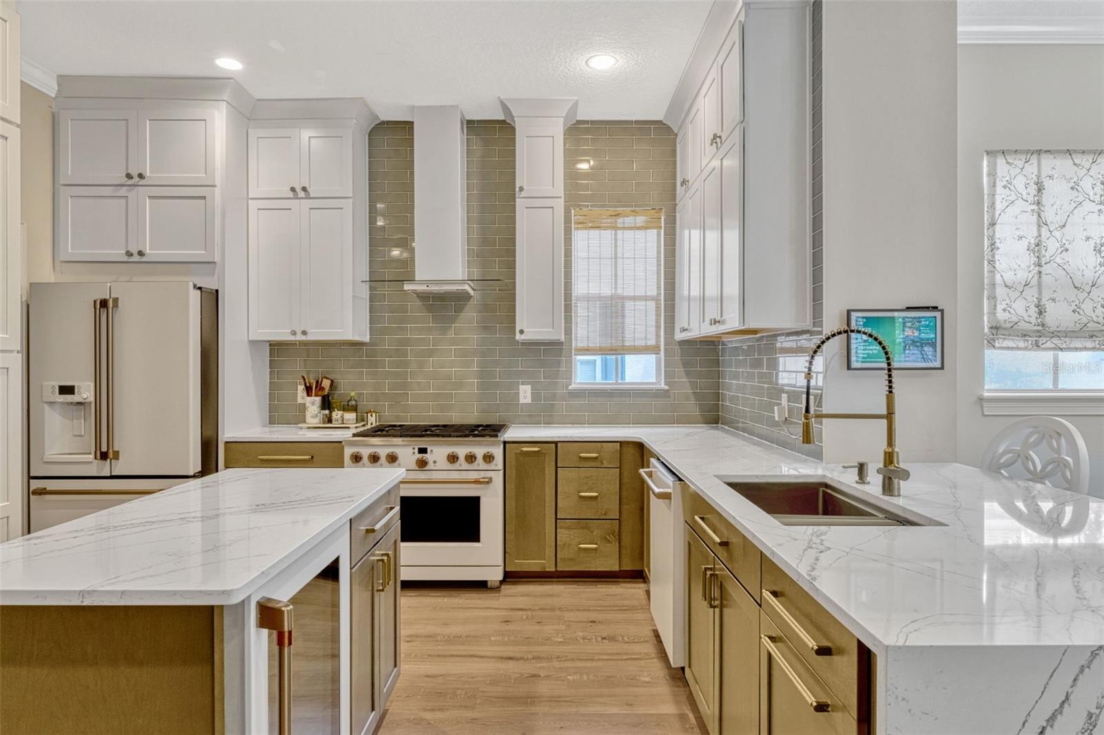 Windermere, Florida, 34786, United States, 4 Bedrooms Bedrooms, ,3 BathroomsBathrooms,Residential,Active,1894756