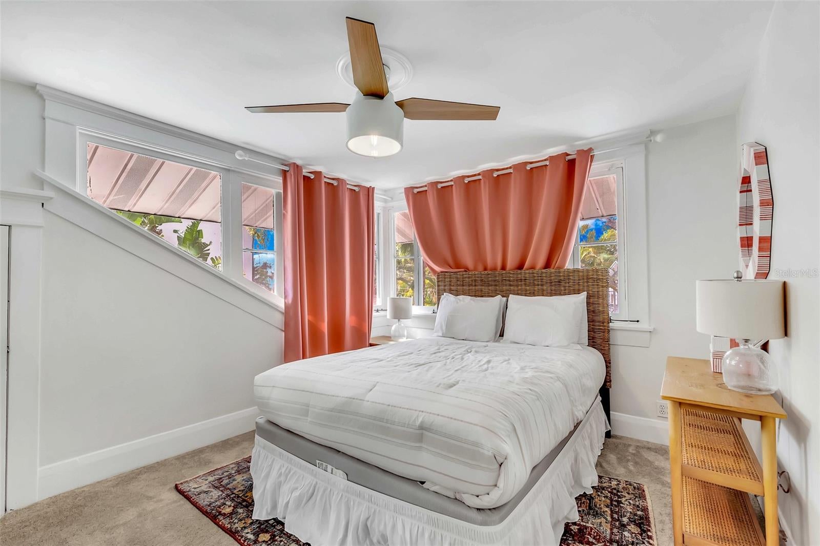 Tampa, Florida, 33606, United States, 4 Bedrooms Bedrooms, ,4 BathroomsBathrooms,Residential,Pending,1987252