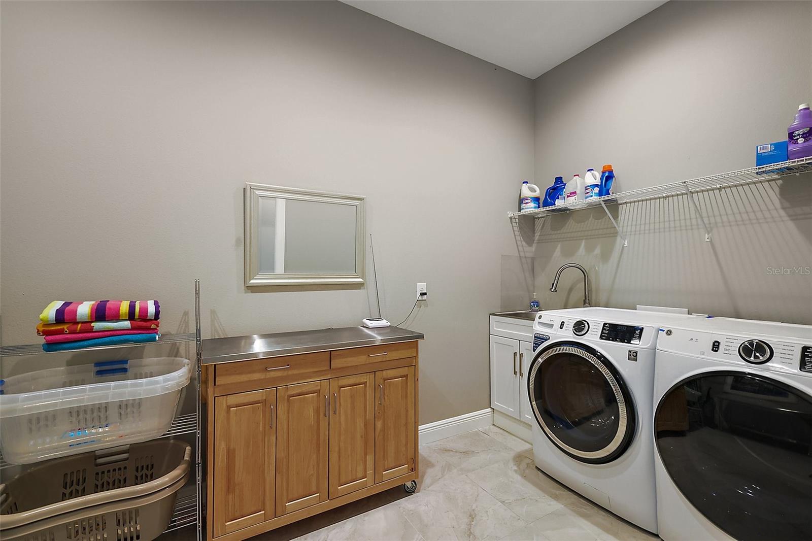 Lady Lake, Florida, 32159, United States, 5 Bedrooms Bedrooms, ,3 BathroomsBathrooms,Residential,Active,1985870