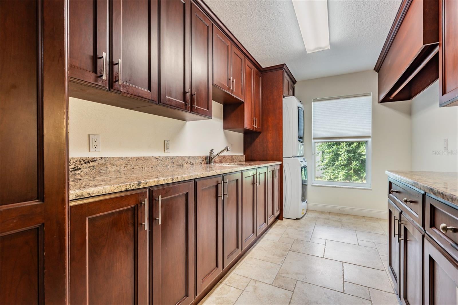 Oldsmar, Florida, 34677, United States, 5 Bedrooms Bedrooms, ,4 BathroomsBathrooms,Residential,Active,1946542