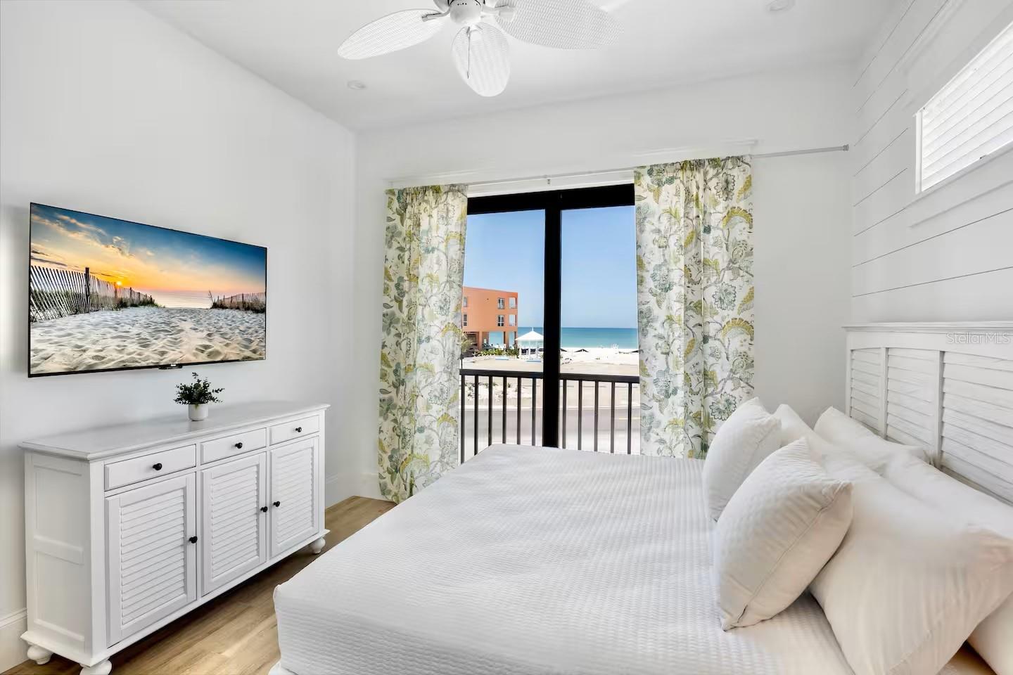 Bradenton Beach, Florida, 34217, United States, 7 Bedrooms Bedrooms, ,7 BathroomsBathrooms,Residential,Active,1971023