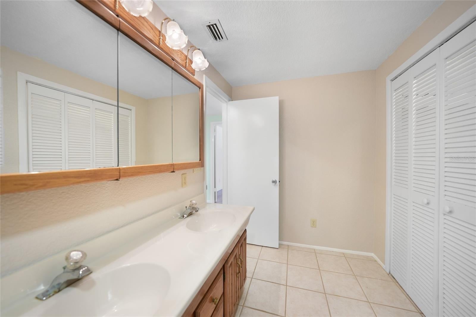 Englewood, Florida, 34223, United States, 4 Bedrooms Bedrooms, ,6 BathroomsBathrooms,Residential,Active,2013660