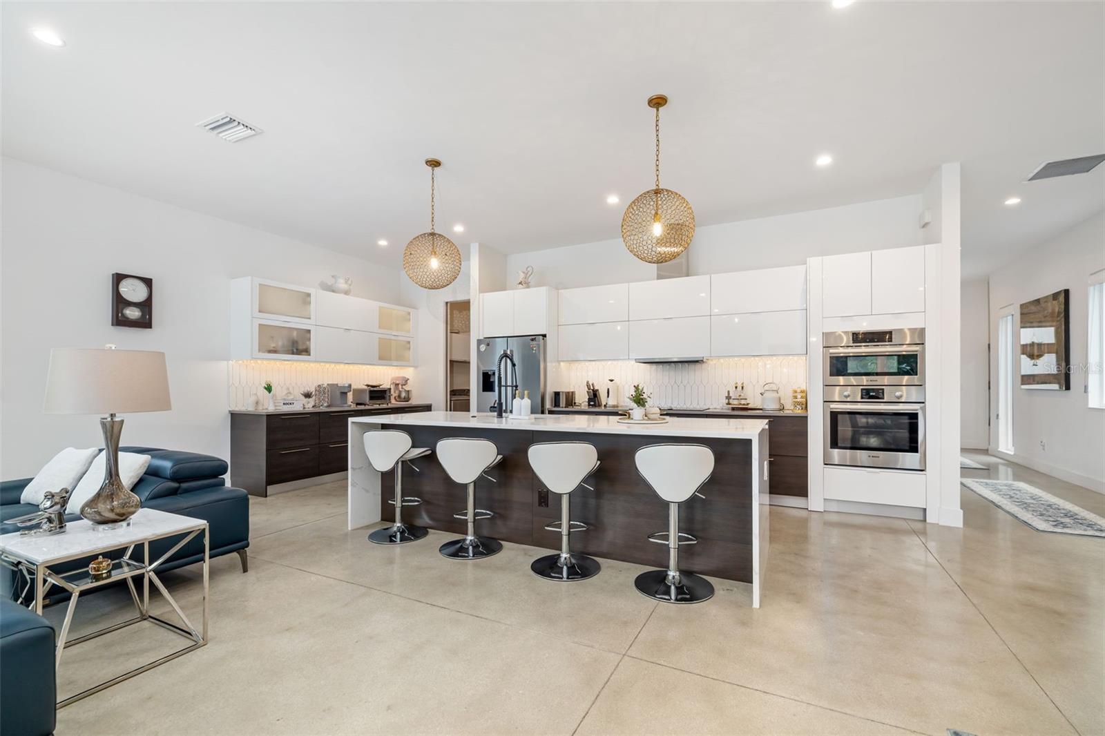 Sarasota, Florida, 34231, United States, 4 Bedrooms Bedrooms, ,3 BathroomsBathrooms,Residential,Active,1922484