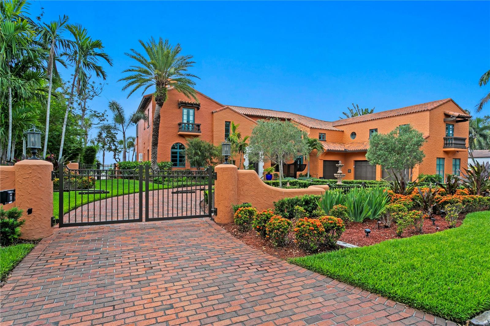 St Petersburg, Florida, 33704, United States, 6 Bedrooms Bedrooms, ,7 BathroomsBathrooms,Residential,Active,1871834