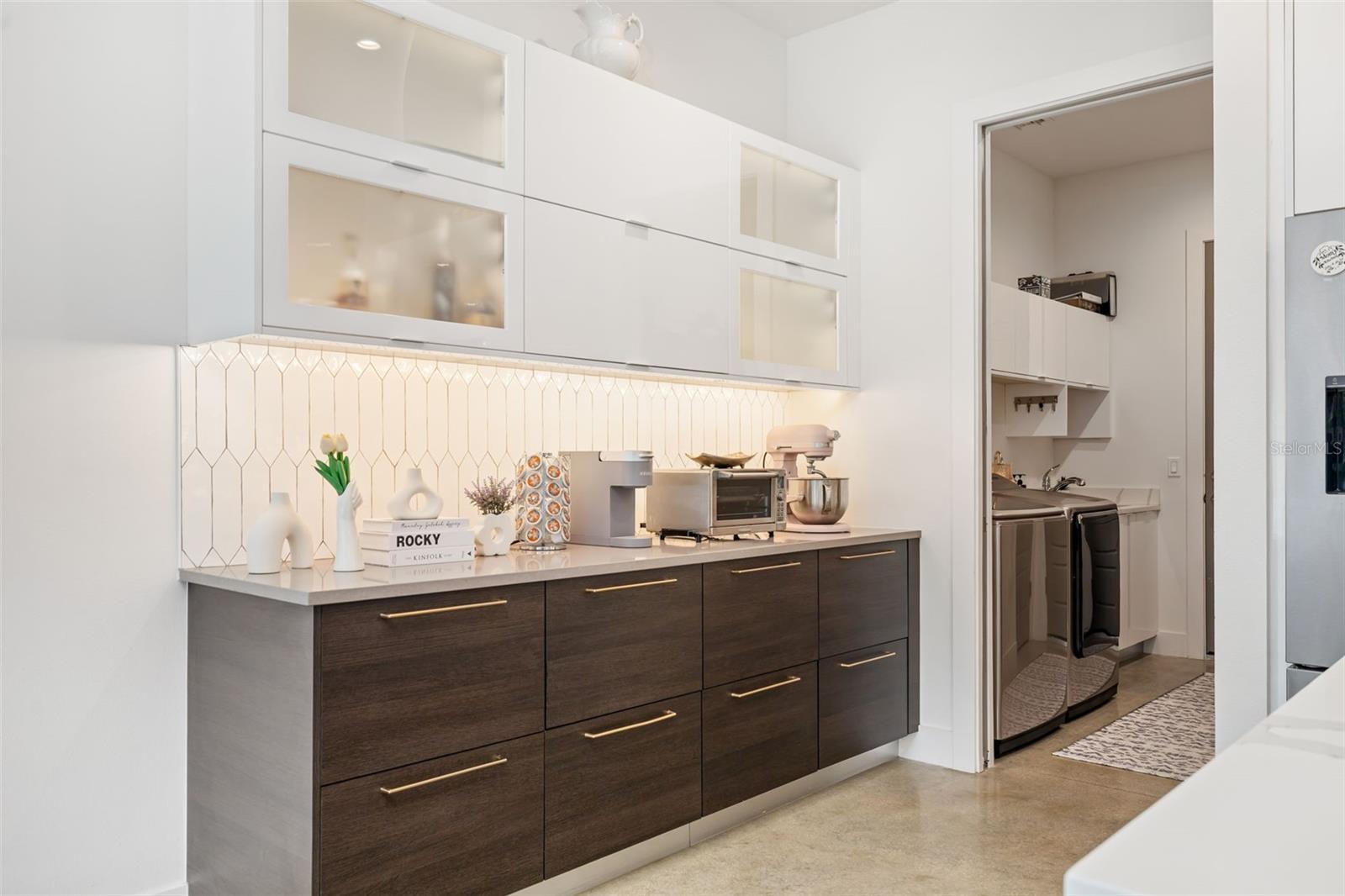 Sarasota, Florida, 34231, United States, 4 Bedrooms Bedrooms, ,3 BathroomsBathrooms,Residential,Active,1922484