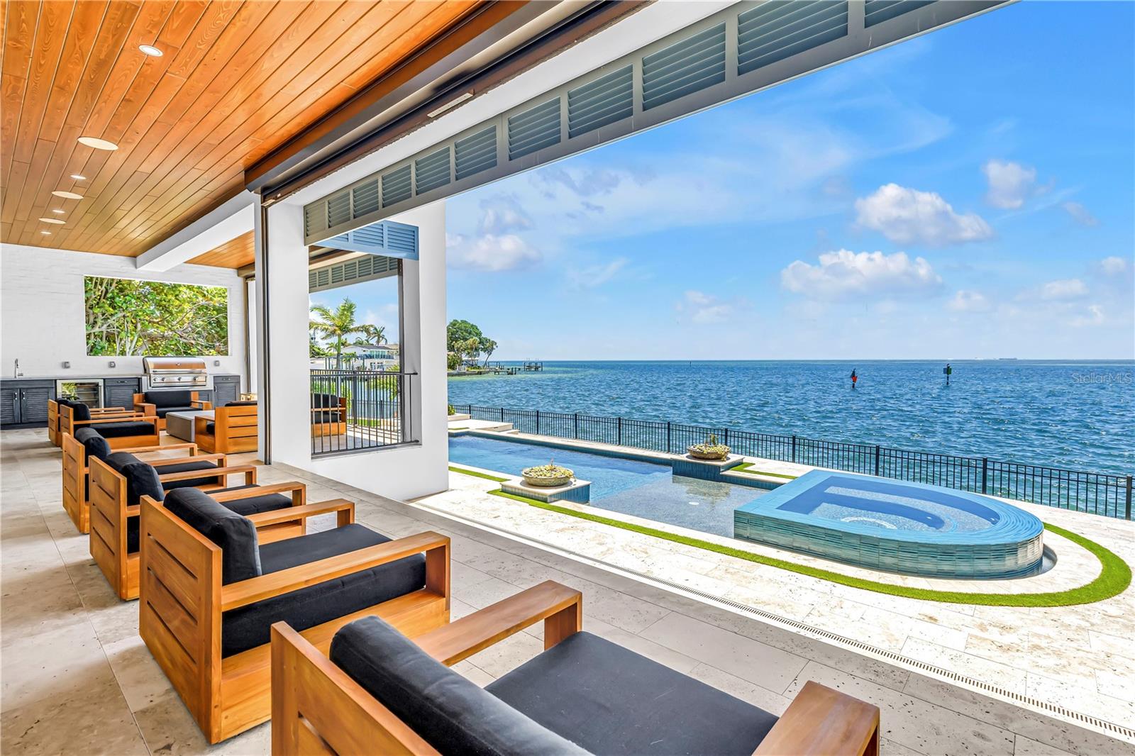 St Petersburg, Florida, 33705, United States, 5 Bedrooms Bedrooms, ,4 BathroomsBathrooms,Residential,Pending,2045504