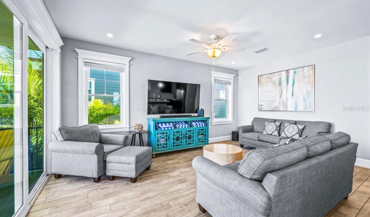 Bradenton Beach, Florida, 34217, United States, 7 Bedrooms Bedrooms, ,8 BathroomsBathrooms,Residential,Active,1988487