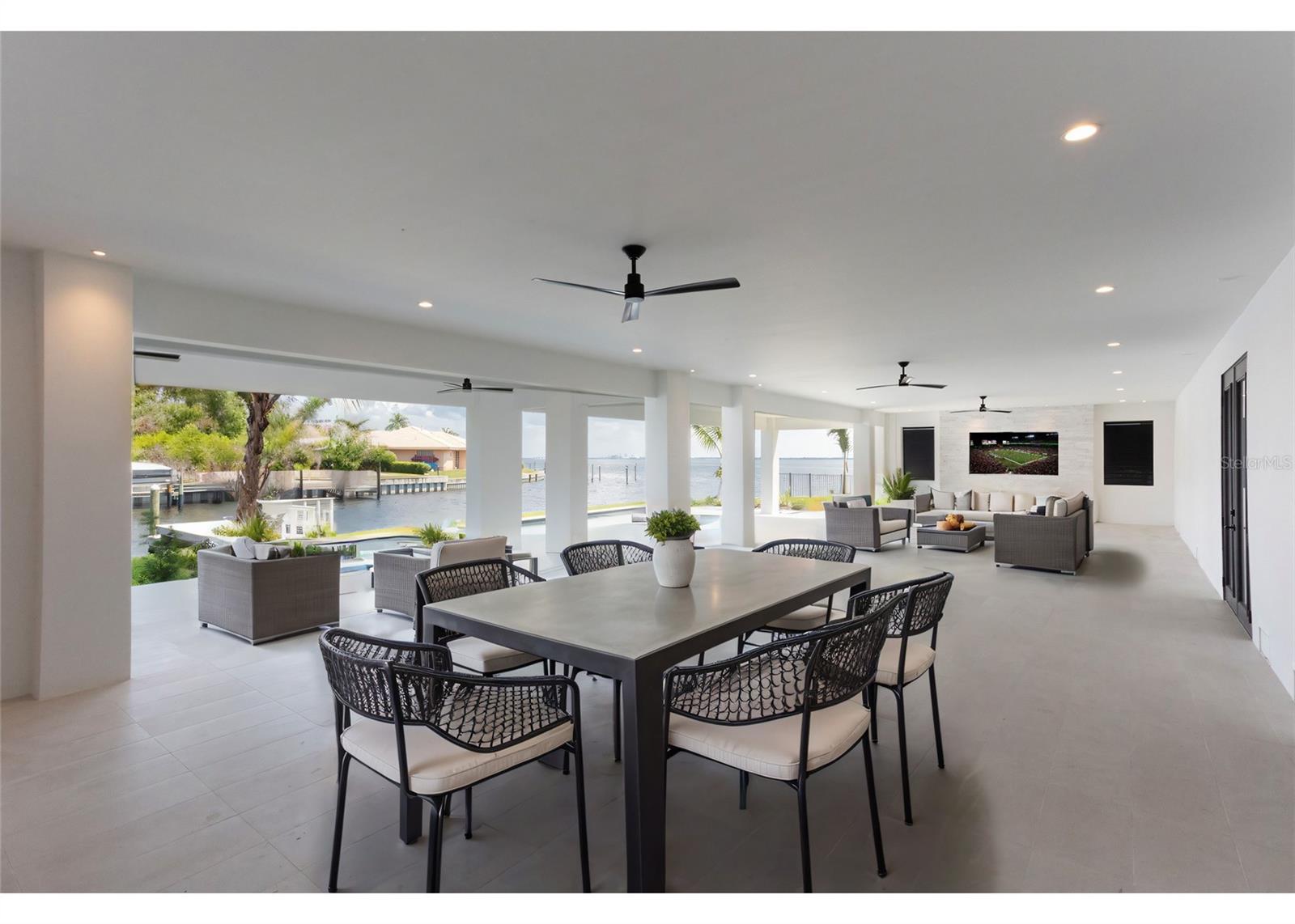 St Petersburg, Florida, 33703, United States, 5 Bedrooms Bedrooms, ,6 BathroomsBathrooms,Residential,Active,1703441