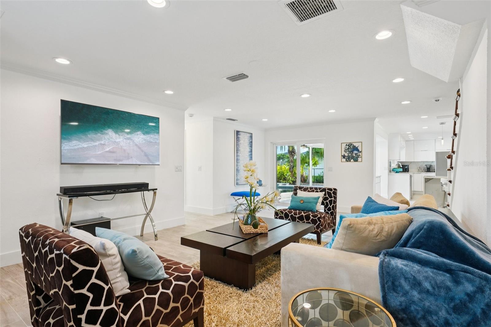 St Petersburg, Florida, 33703, United States, 4 Bedrooms Bedrooms, ,4 BathroomsBathrooms,Residential,Active,1934835